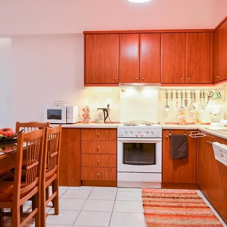 Ariston Apartment *